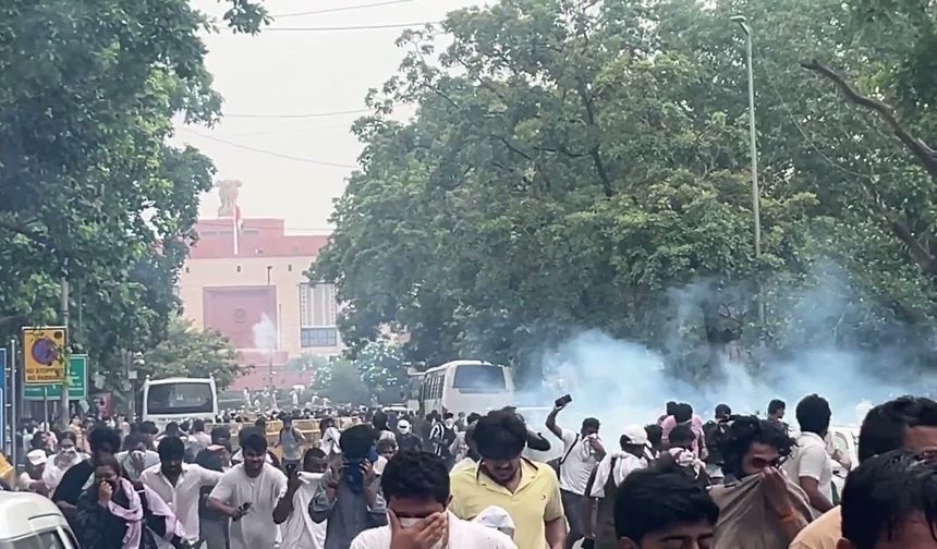 Hindistan'da 'Hamam Böceği Partisi' Protestoları Büyüyor