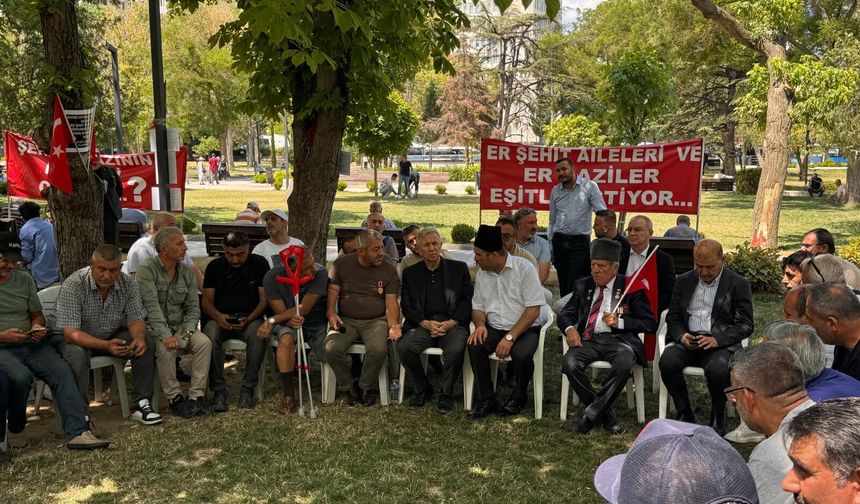 Mansur Yavaş'tan Oturma Eylemindeki Şehit Aileleri ve Gazilere Ziyaret