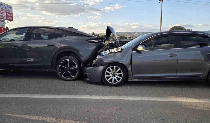 Elmadağ'da Zincirleme Kaza: 5 Yaralı