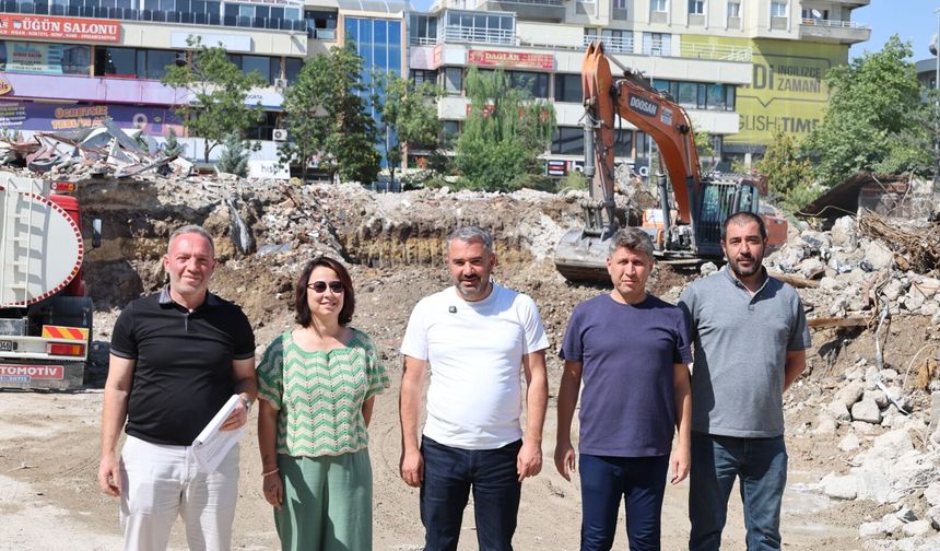 Pursaklar Kent Meydanı'nda İnşa Çalışmaları Başladı