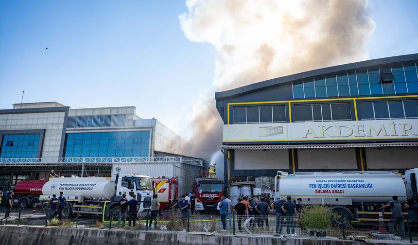 Yenimahalle'de Depo Yangını