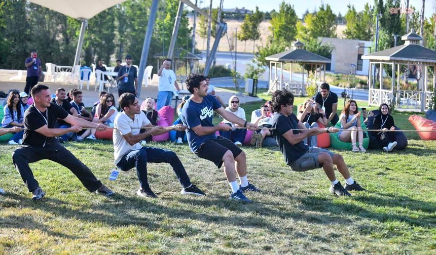 Gençler, Ankara Büyükşehir Belediyesi'nin Kampında Buluştu