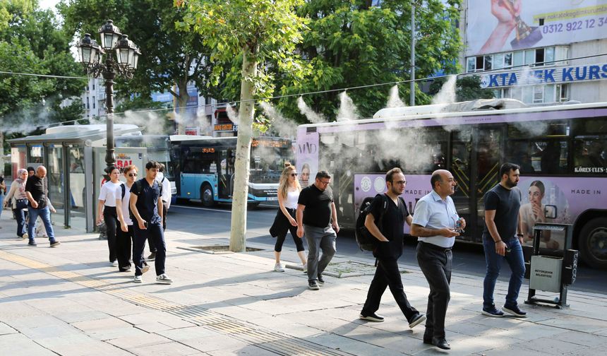 Ankara Büyükşehir Belediyesi'nden Bunaltıcı Sıcaklara Su Tasarruflu Serinleme Sistemi