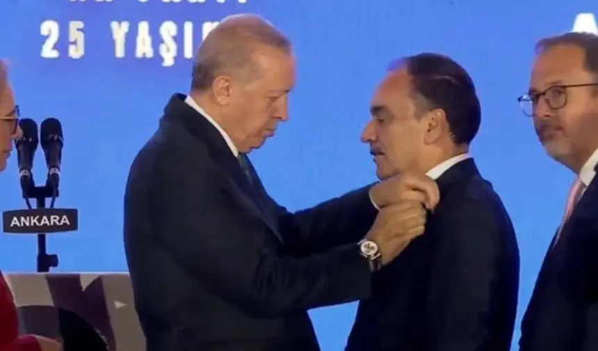 Erdoğan Rozetleri Taktı: 3 Milletvekili ve 7 Belediye Başkanı AKP’ye Katıldı
