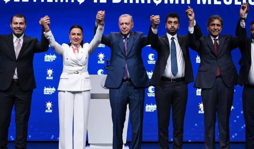 CHP'li İki Belediye Başkanı Bir Başkanvekili AK Parti'ye Katıldı