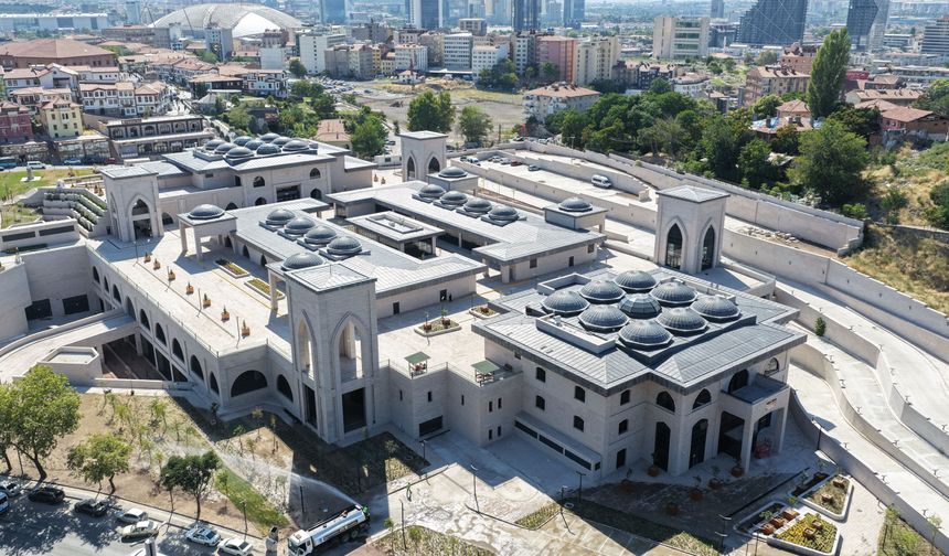 “Ulus Kültür Merkezi ve Kapalı Dolmuş Durakları” Hizmete Açılıyor