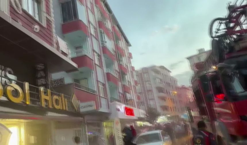 Mikrodalga Fırın Patladı, Apartmanda Yangın Çıktı