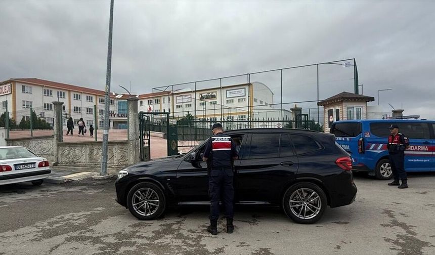 Ankara'da Jandarma 227 Okul Çevresinde Denetim Yapıp 1238 Kişiyi Sorguladı