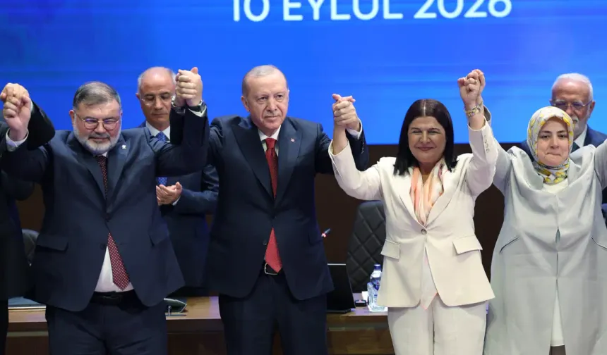 CHP Foça İlçe Örgütü'nden AK Parti'ye geçen Başkan Fıçı'ya Protesto