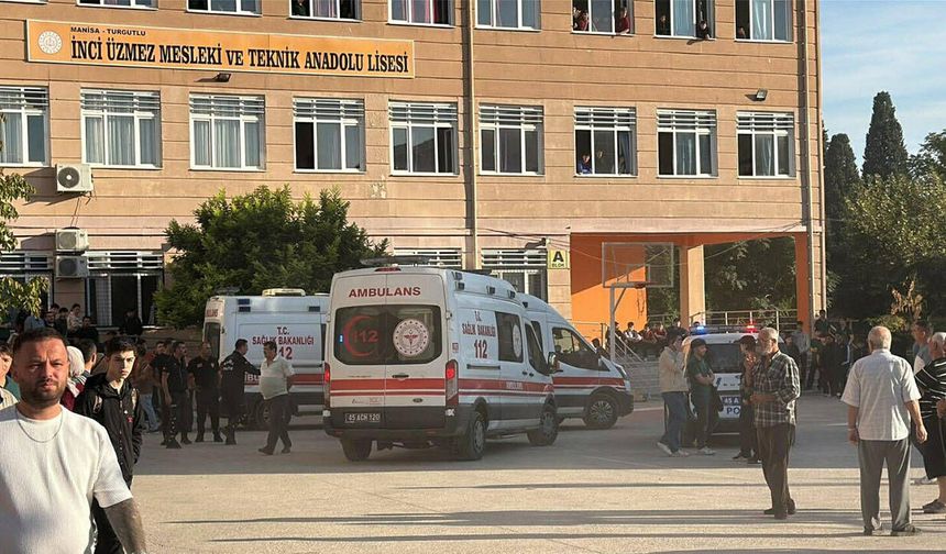 Manisa'da Okula Silahlı Saldırı: 3'ü Ağır 11 Yaralı, Saldırgan ve Ailesi Gözaltına Alındı