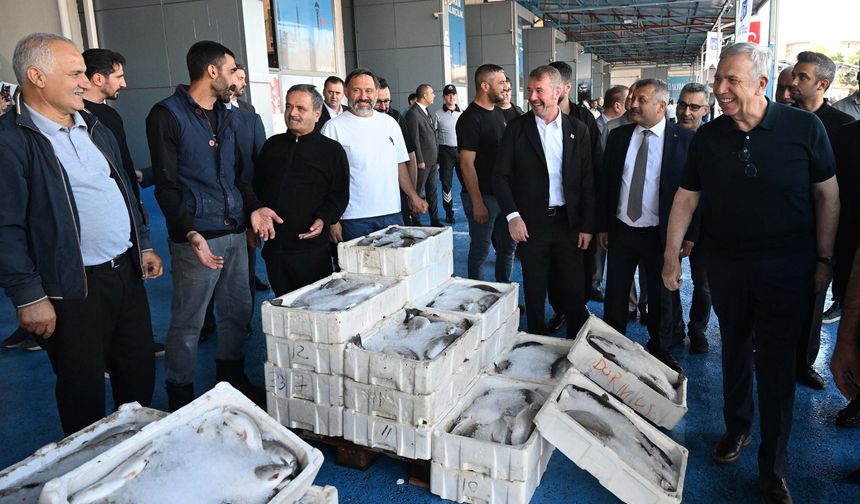 Balıkçı Esnafı Yeni Sezona Mansur Yavaş İle "Vira Bismillah" Dedi