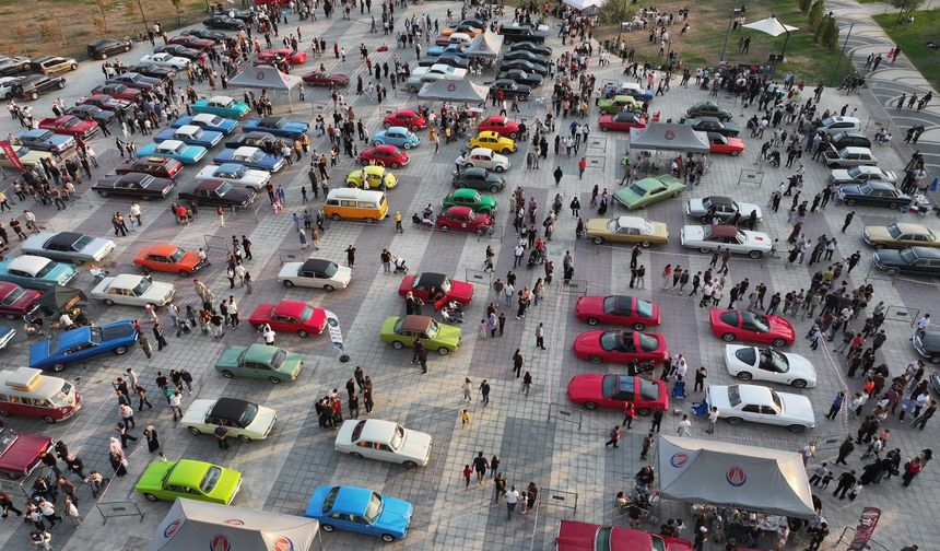 Sincan Park'ta Klasik Otomobil Rüzgarı