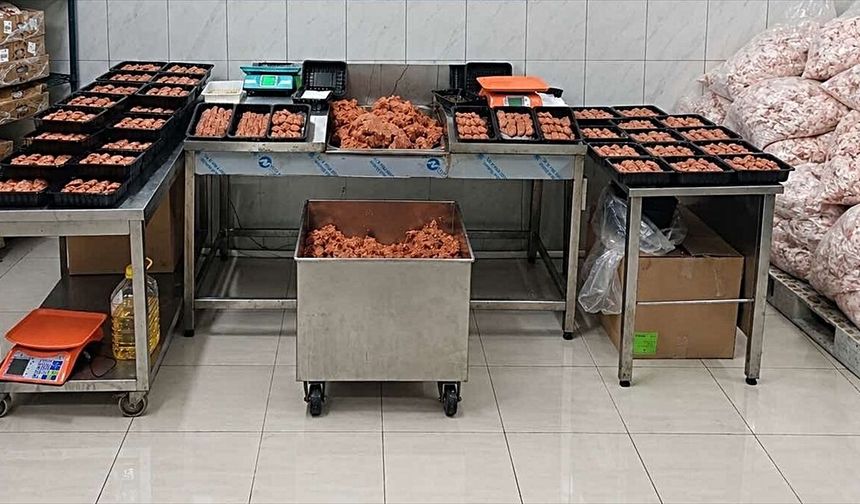 Ankara Yenimahalle'de Jandarma Halk Sağlığını Tehdit Eden 1333 Kg Ürün Ele Geçirdi