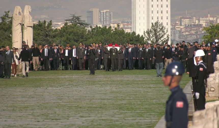 Ankara’nın Başkent Oluşunun 103’üncü Yılı Kutlanıyor... Vali Canbolat ve Beraberindeki Heyet Anıtkabir’i Ziyaret Etti