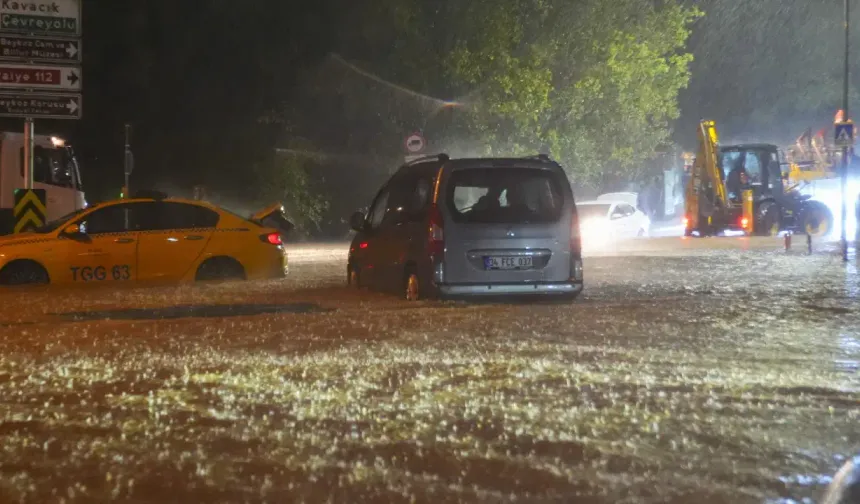 İstanbul'u Sağanak Vurdu: Birisi Çocuk İki Kişi Hayatını Kaybetti