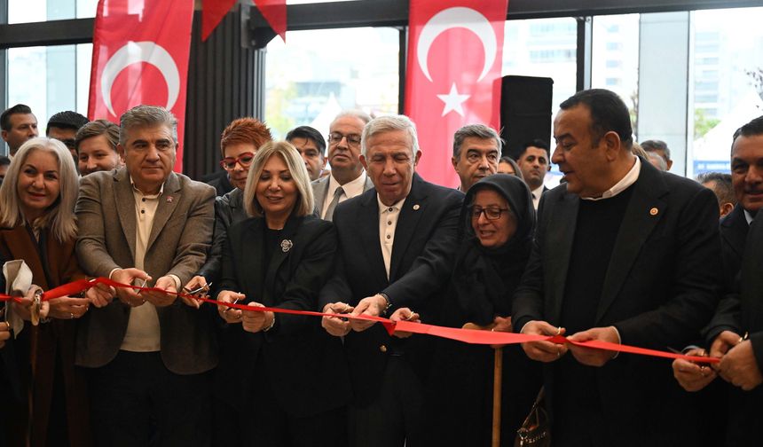 ABB Başkanı Mansur Yavaş, Cumhuriyet Yüzme Havuzu ve Spor Kompleksi’ni Hizmete Açtı