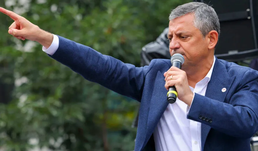 Özgür Özel, Erdoğan'a Seslendi: "O Şarlatanı Ya Sen Durdur Ya Gelip Biz Durduracağız!"